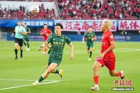 多特热刺水晶宫争抢朗斯后卫加尼乌的未来动向